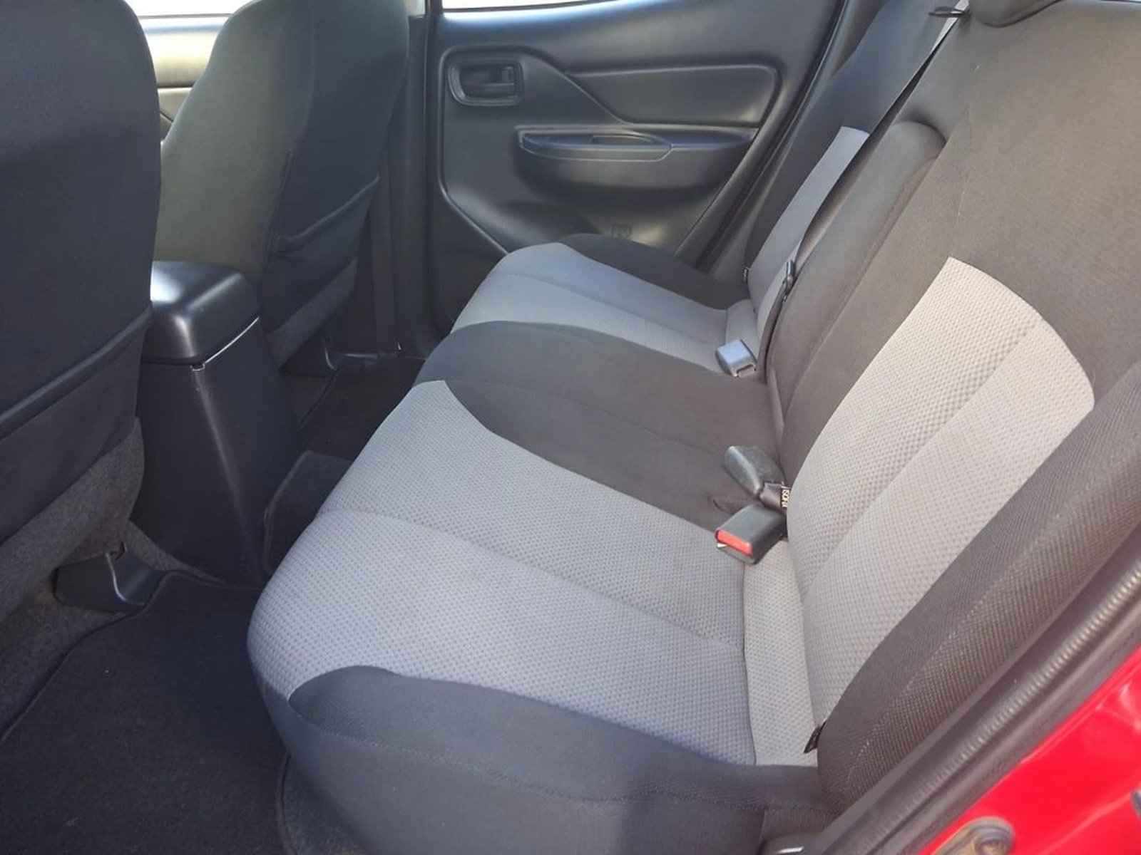 MITSUBISHI L200 KATANA CR 2.4 DC 4x2 2022 - Imagen 7 de 12