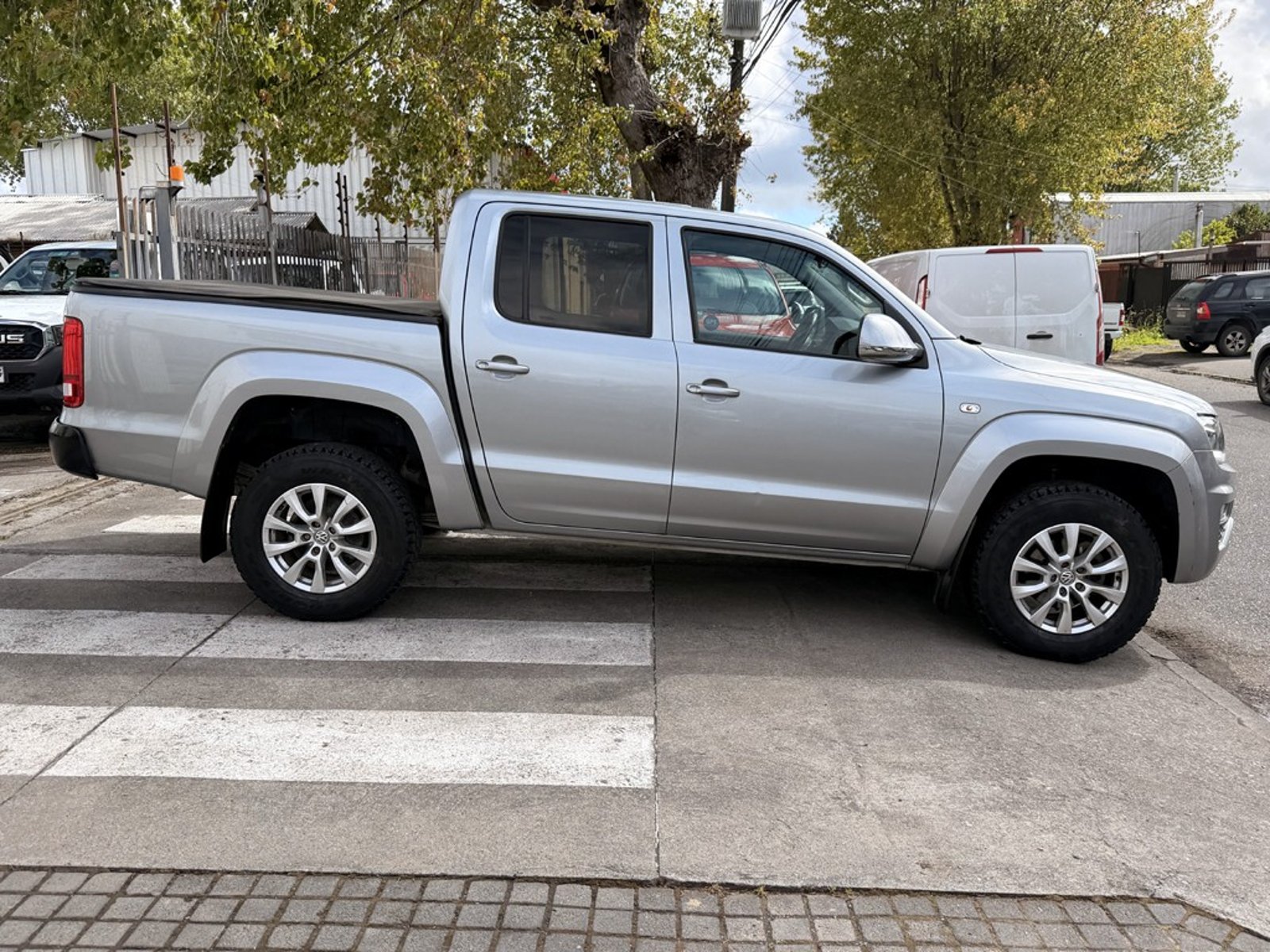 Volkswagen AMAROK 2.0 COMFORTLINE  4MOTION 2023 - Foto 4 de 20