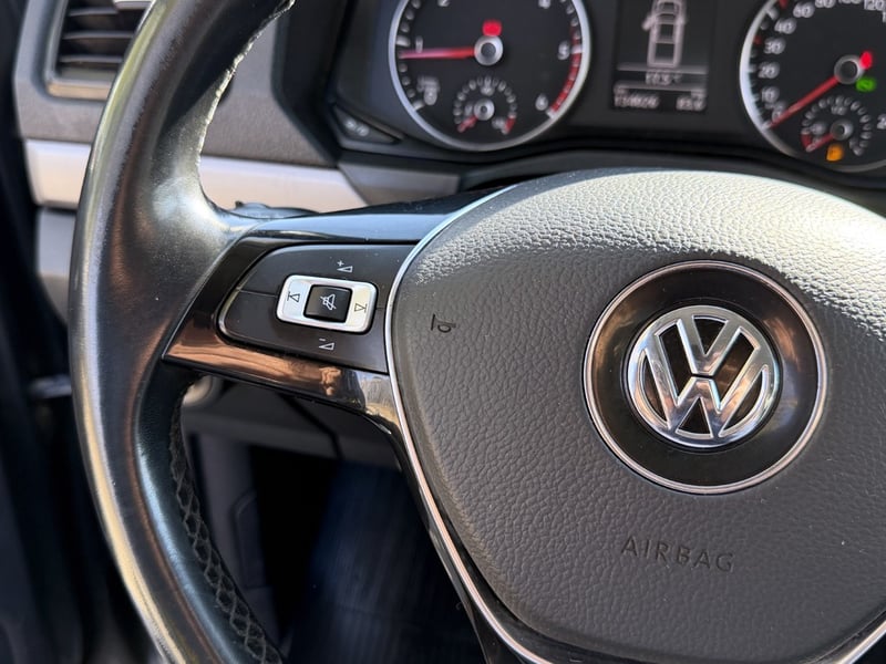 Volkswagen AMAROK 2.0 COMFORTLINE 4X4 AT 2023 - Imagen 17 de 20