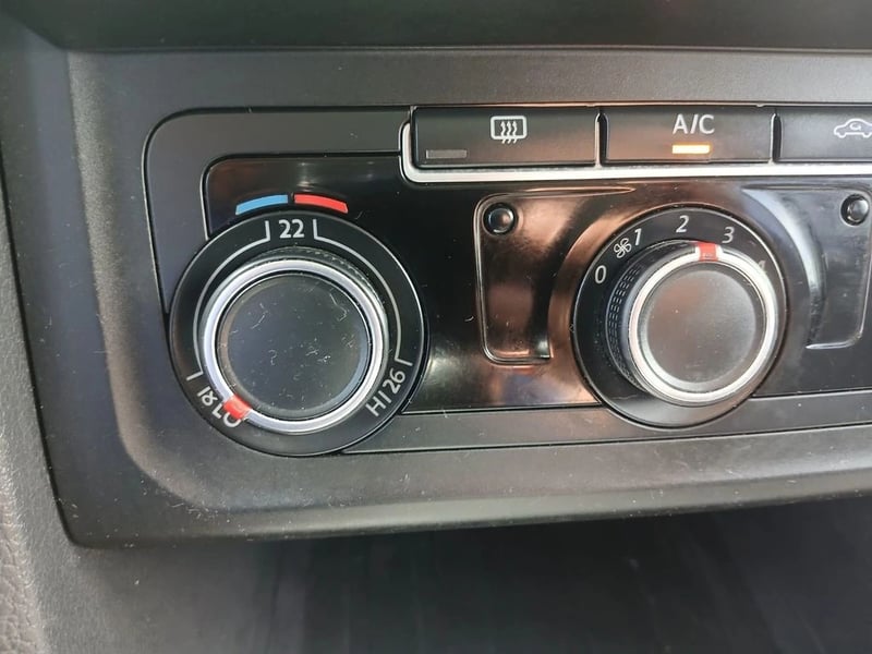 Volkswagen AMAROK 2.0 TRENDLINE 4X4 DIESEL MT 4P 2021 - Imagen 16 de 20