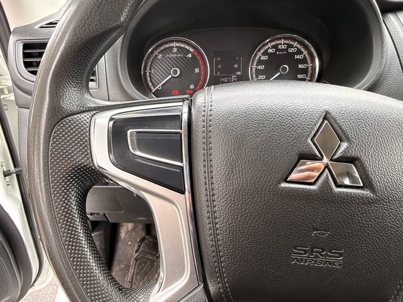 Mitsubishi L200 2.4 KATANA CR 2023 - Imagen 16 de 20