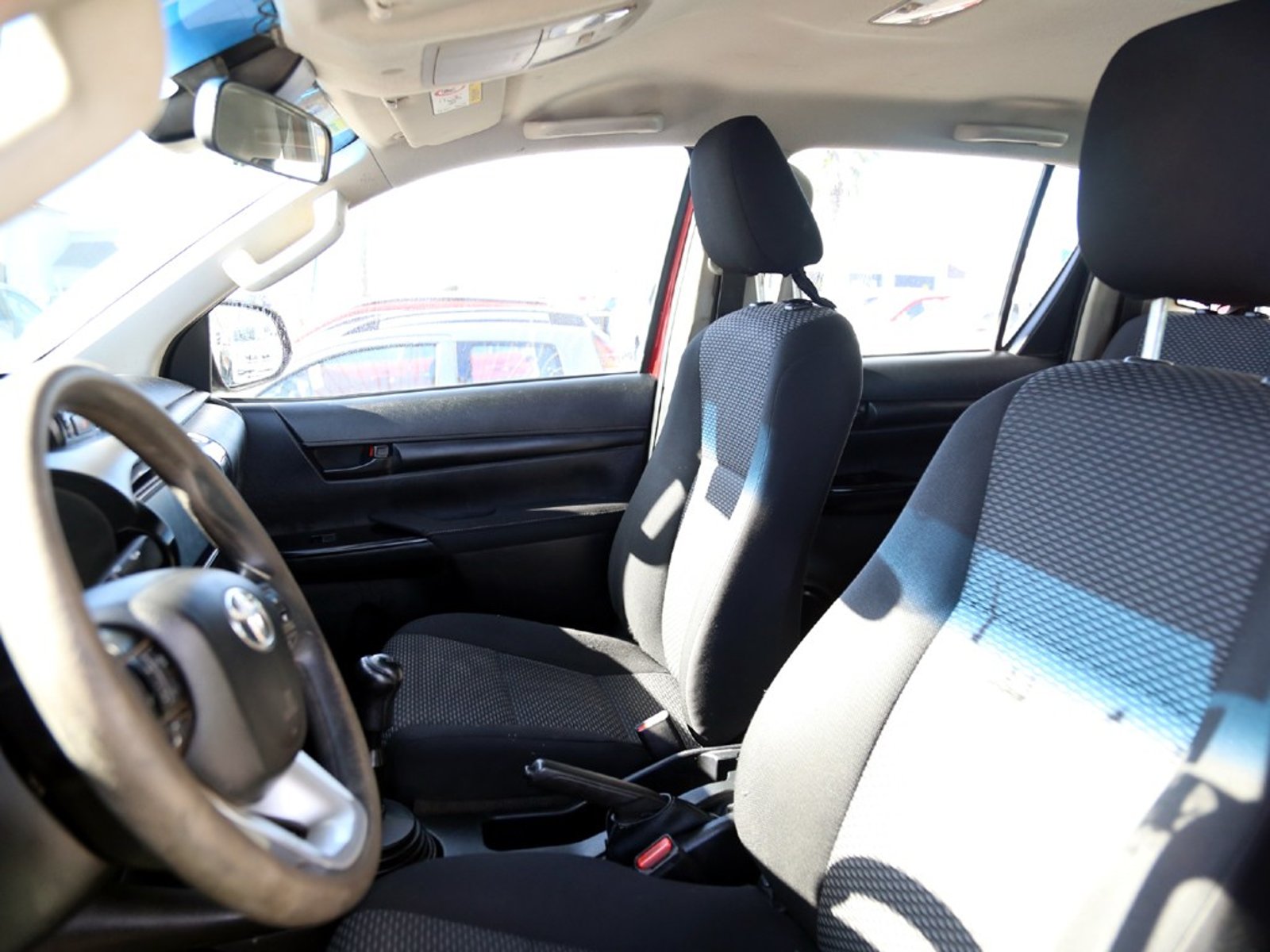 Toyota HILUX 2.4 DX 4x4 MT 2023 - Imagen 11 de 20