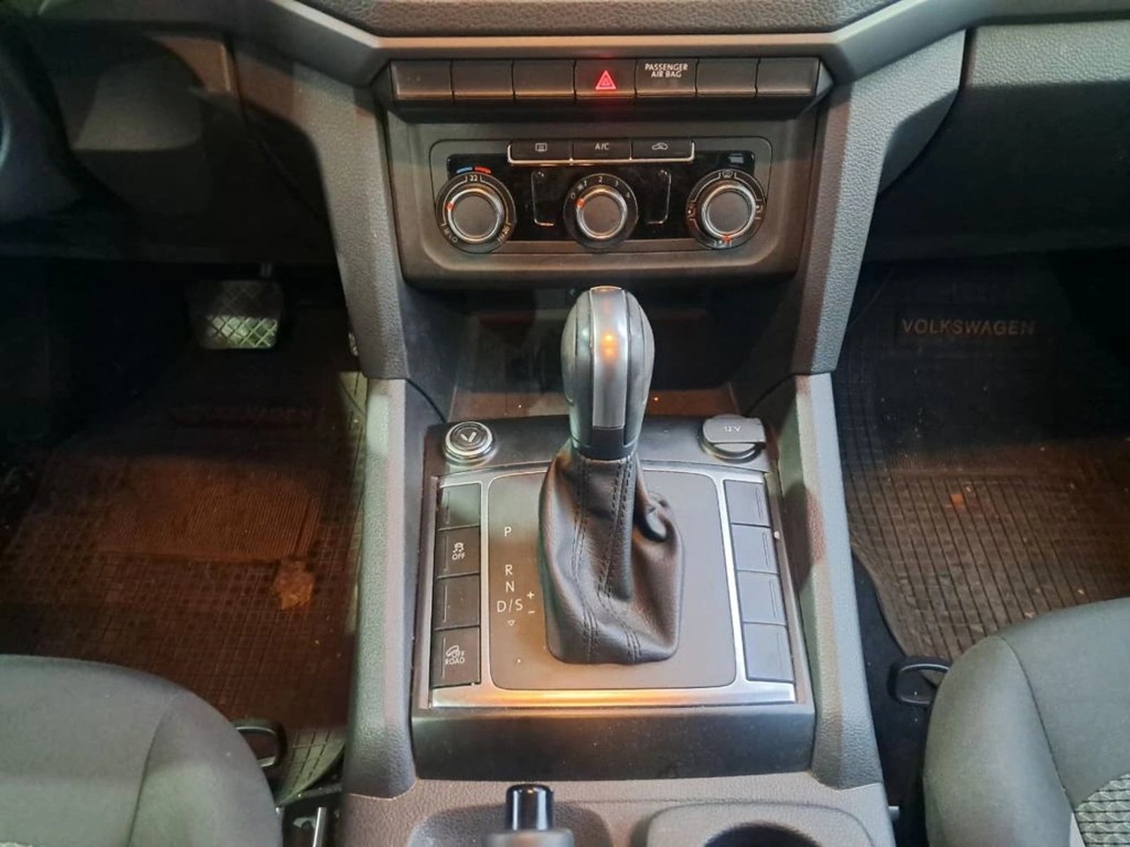 Volkswagen AMAROK 2.0 COMFORTLINE 4X4 AT 2022 - Imagen 19 de 20