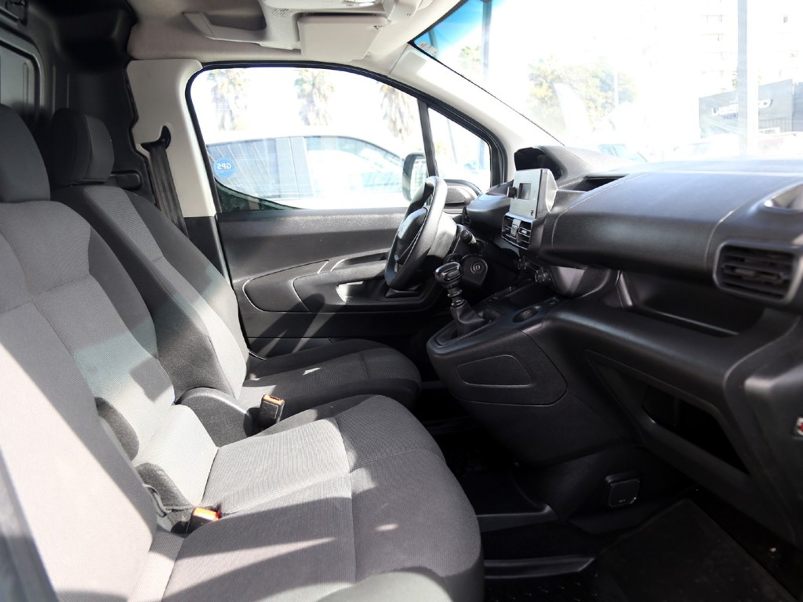 Peugeot PARTNER 1.5 L1 HDI MT 2023 - Imagen 15 de 20
