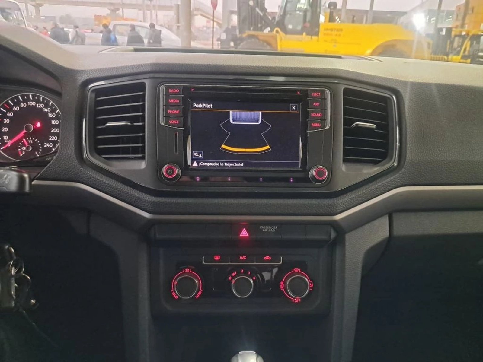 Volkswagen AMAROK 2.0 COMFORTLINE 4X4 AT 2022 - Imagen 18 de 20