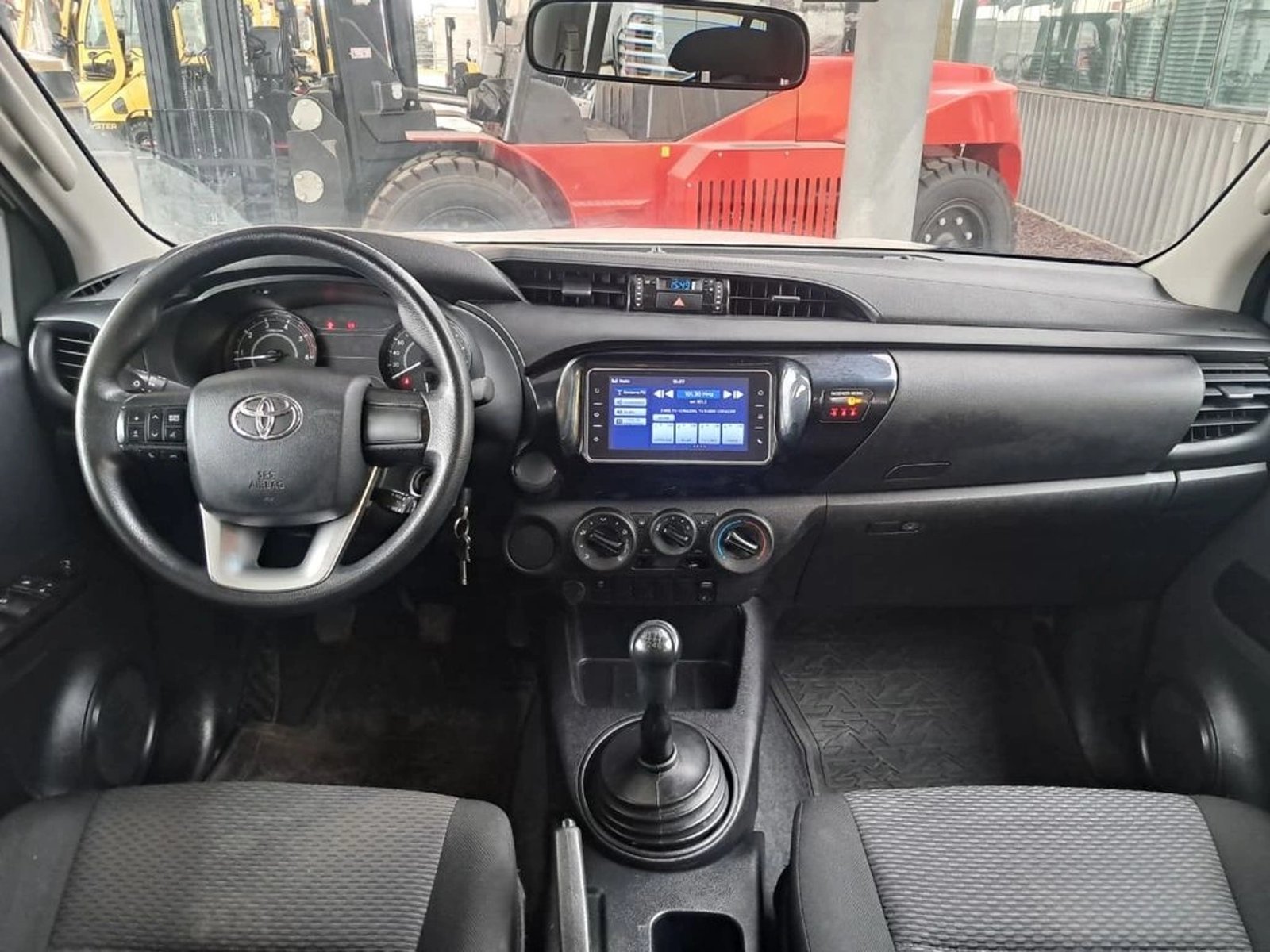 Toyota HILUX 2.4 DX 4X2 MT 2021 - Imagen 18 de 20