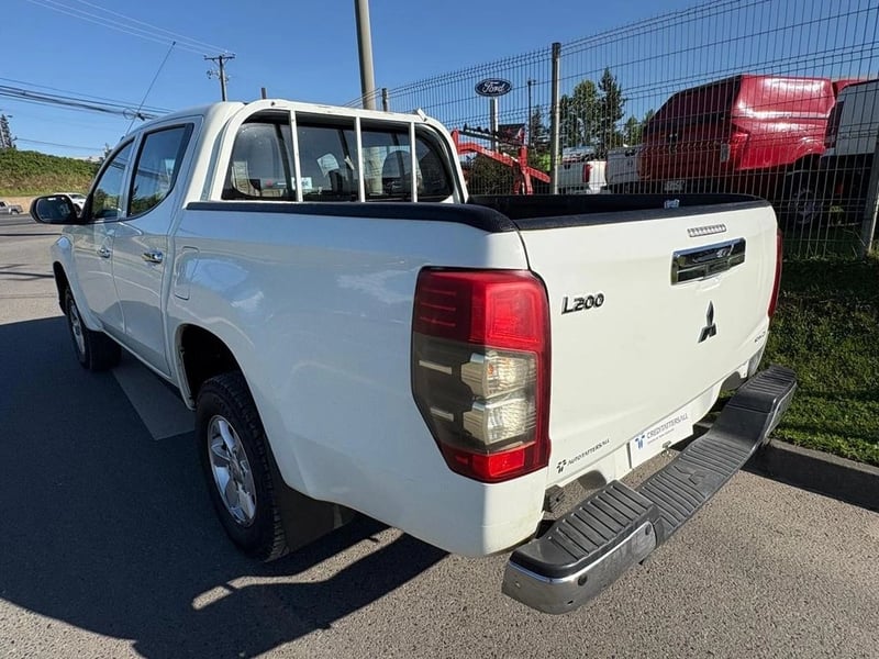 Mitsubishi L200 CR KATANA 4X2 2023 - Imagen 5 de 12