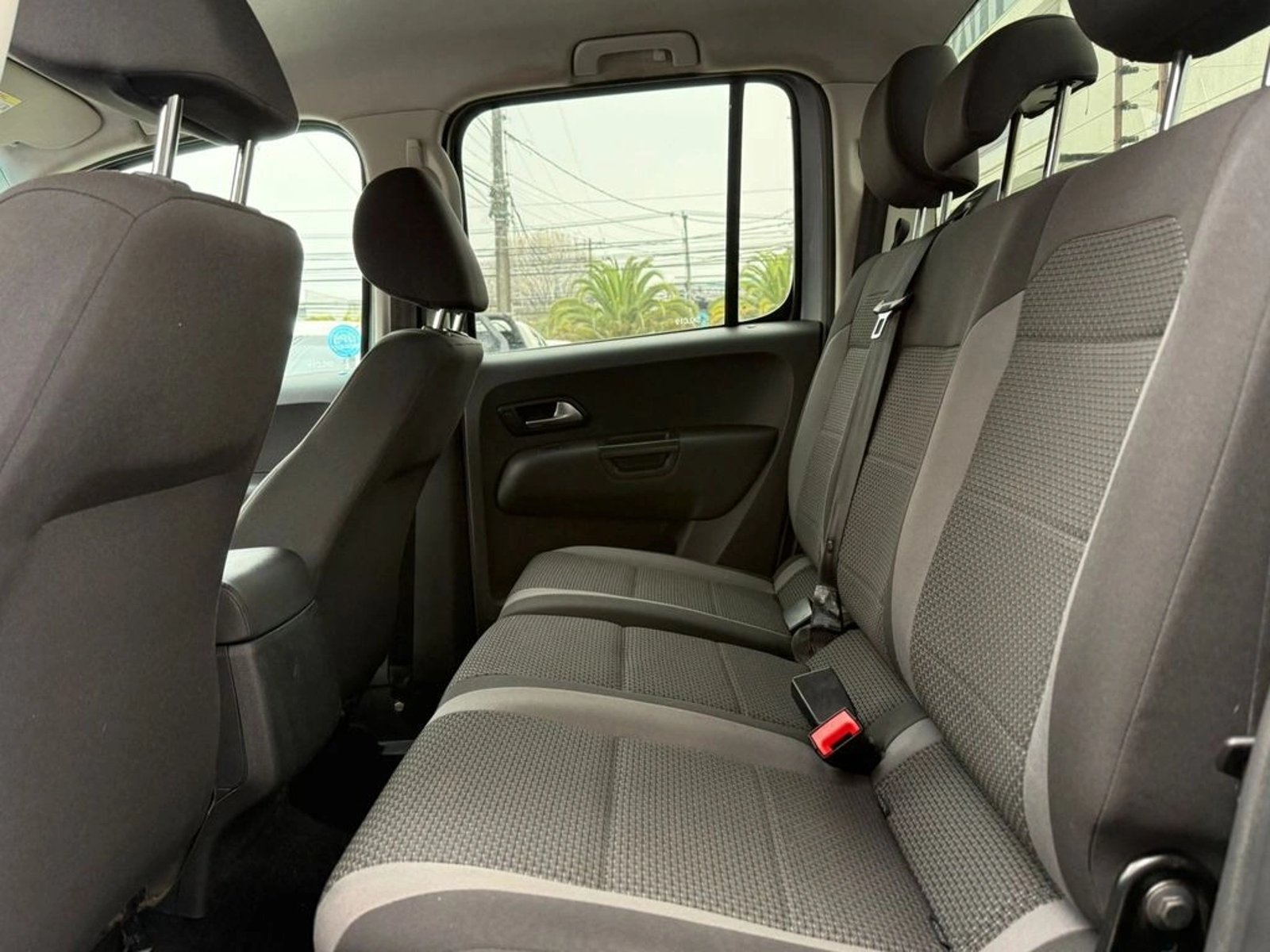 VOLKSWAGEN AMAROK 2.0 TRENDLINE 4X4 MT 2023 - Imagen 9 de 13
