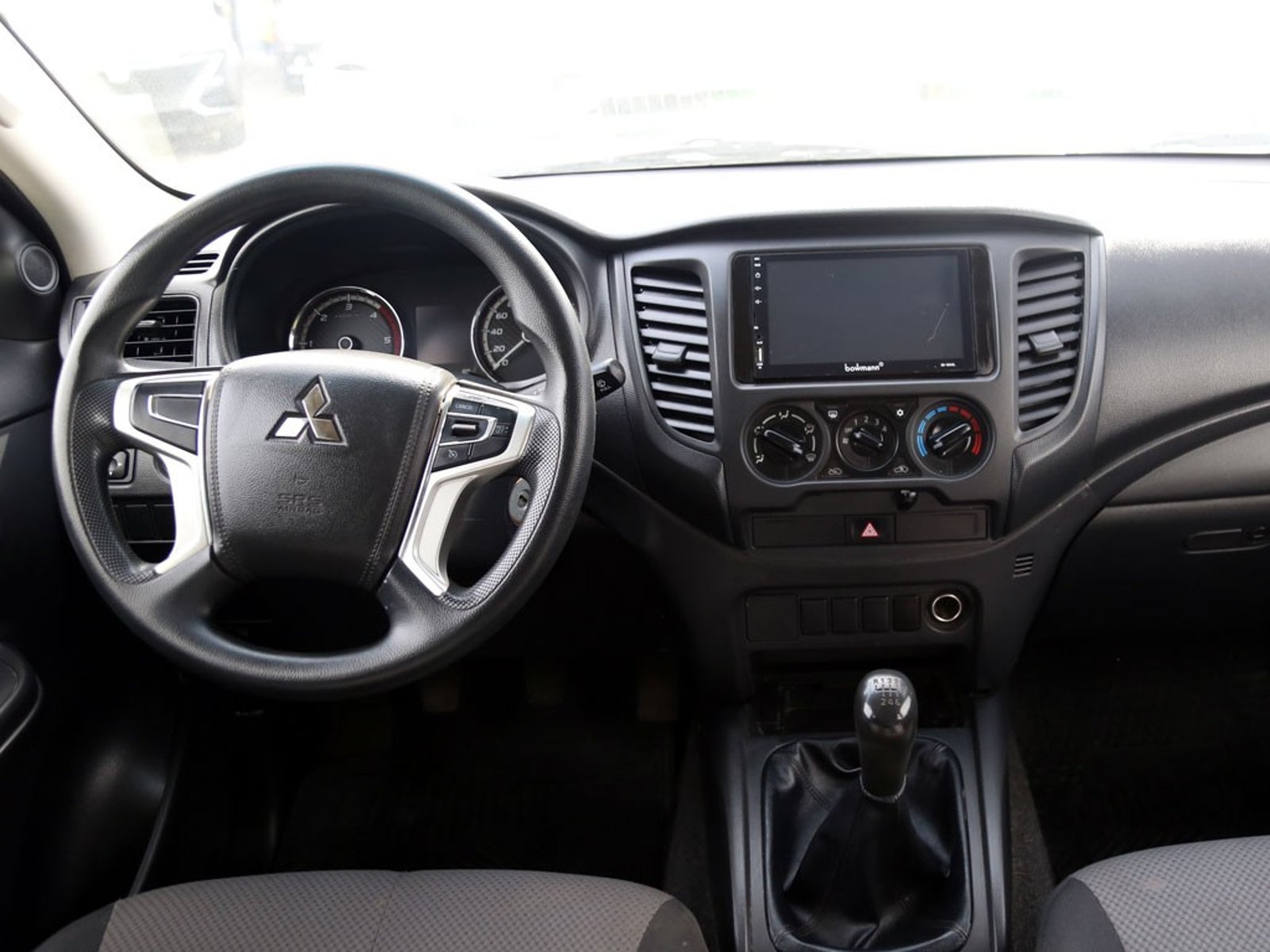 MITSUBISHI L200 KATANA 2.4 MT 4X4 DIESEL 2023 - Imagen 14 de 20