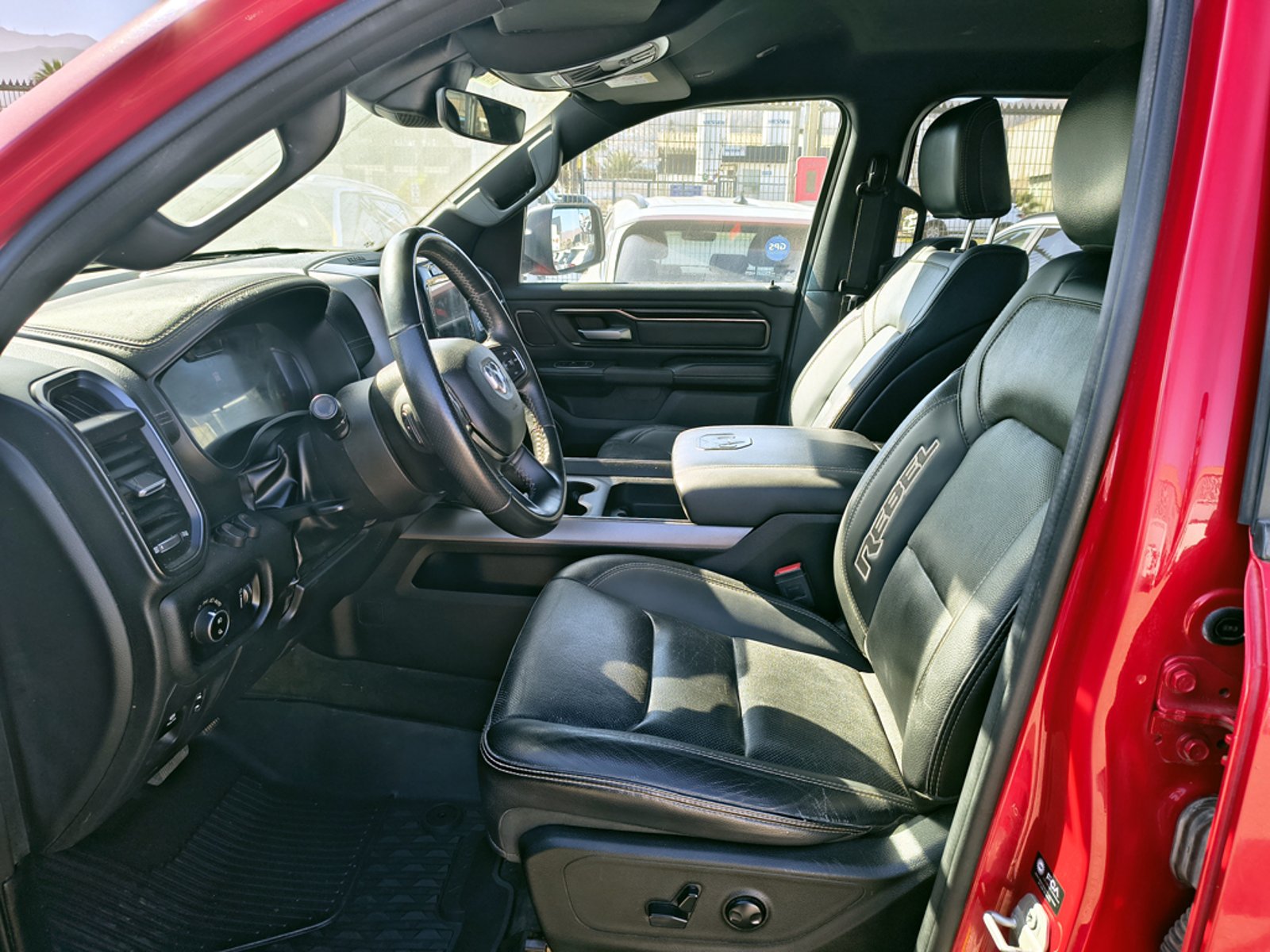 RAM 1500 5.7 Gasolina 4x4 T/A REBEL SPORT 2024 - Imagen 10 de 20