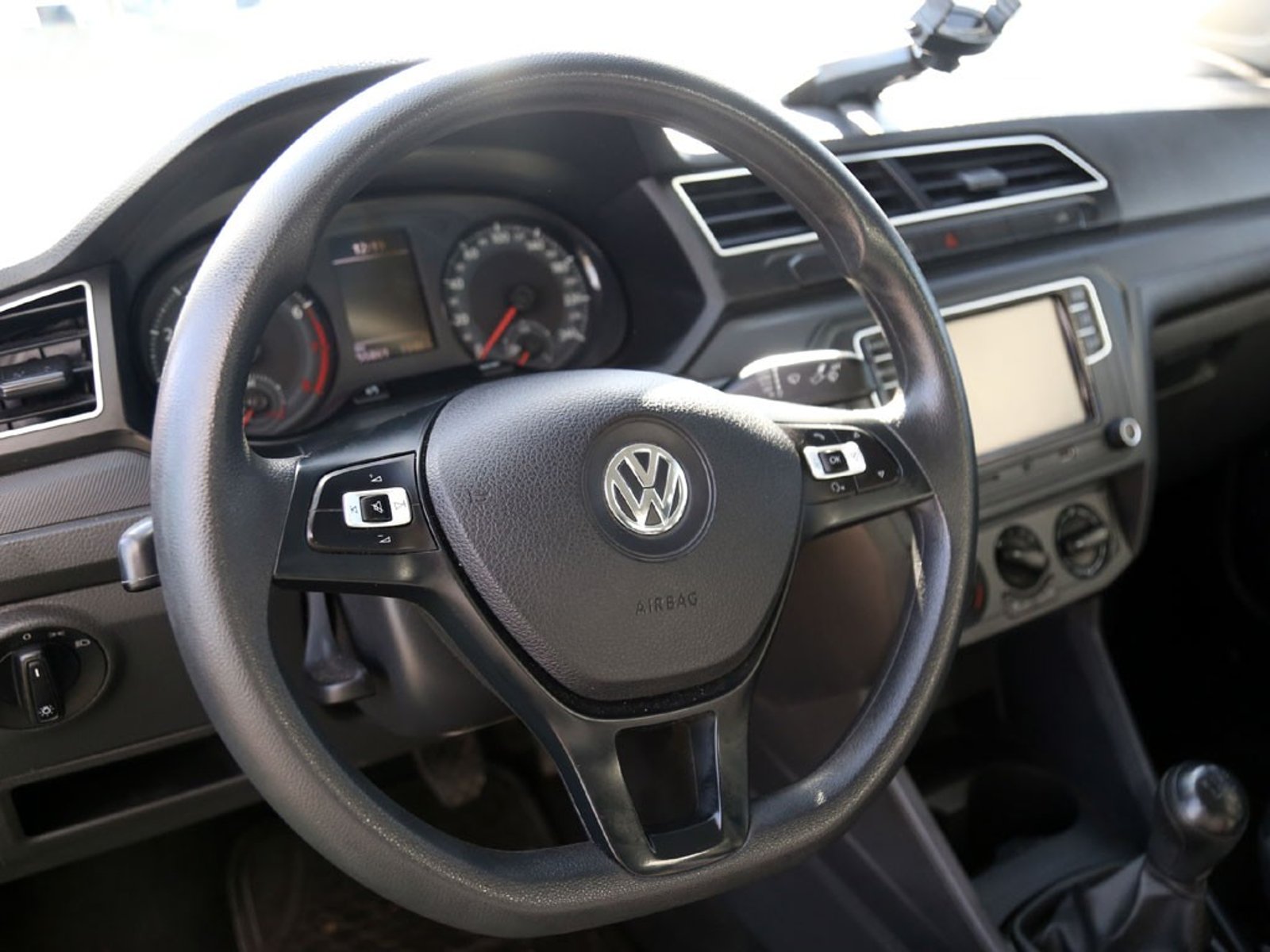 VOLKSWAGEN SAVEIRO 1.6 DC MT 2021 - Imagen 13 de 20