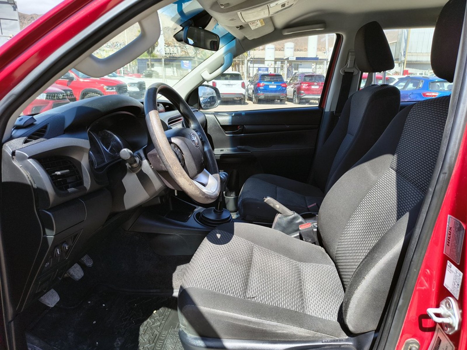 TOYOTA HILUX 2.4 DX 4X2 DIESEL MT 2023 - Imagen 9 de 19