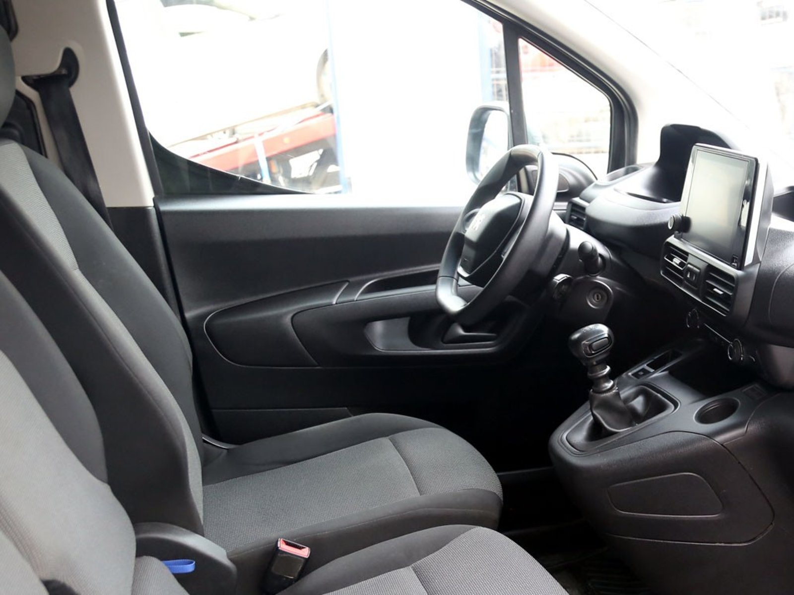PEUGEOT PARTNER 1.5 L1 HDI DIESEL 100HP 4X2 MT 5P 2024 - Imagen 18 de 19