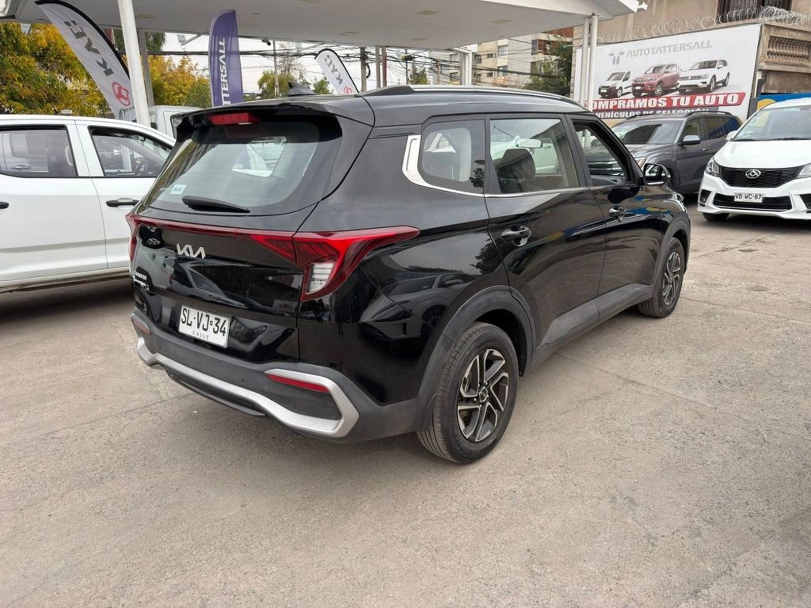 KIA CARENS EX 1.4 AT 7 PASAJEROS 2023 - Imagen 4 de 12