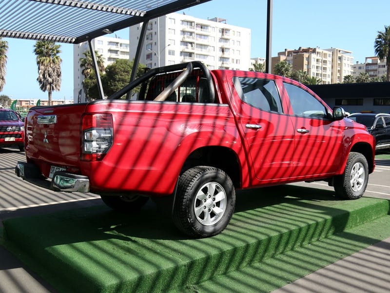 Mitsubishi L200 2.4 KATANA CRT DIESEL DOB. CAB. 4X4 MT 4P 2023 - Imagen 6 de 20
