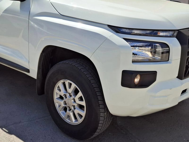 Mitsubishi L200 KATANA XRT 4X4 MT 2024 - Imagen 4 de 20
