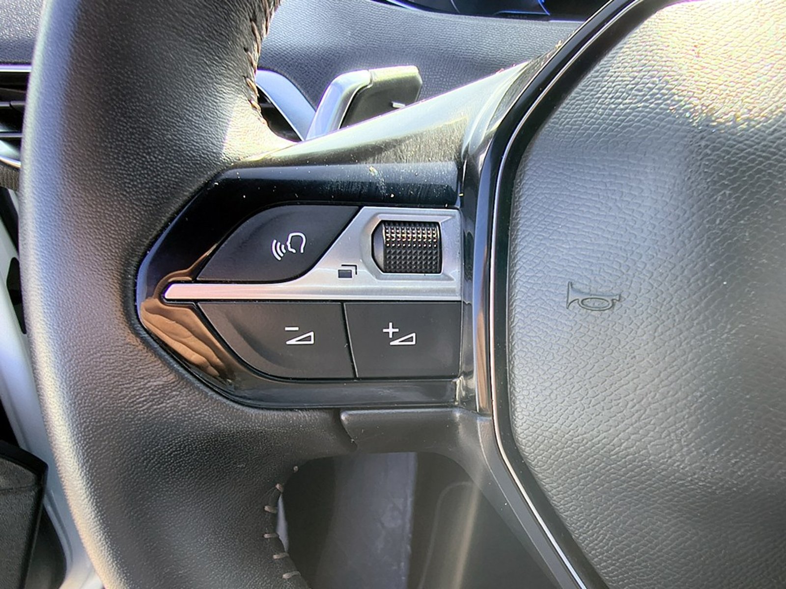 PEUGEOT 5008 1.6 ALLURE PACK 2024 - Imagen 13 de 20