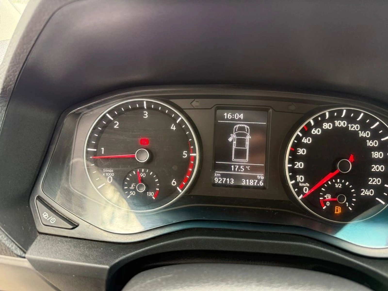 VOLKSWAGEN AMAROK 2.0 TRENDLINE 4X2 MT 2023 - Imagen 11 de 12