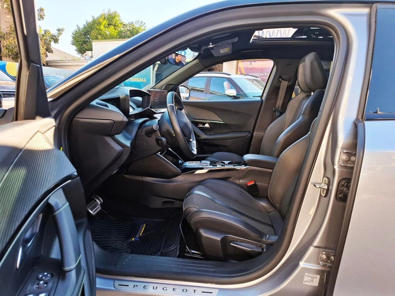 Peugeot 2008 1.2 2023 - Imagen 14 de 20