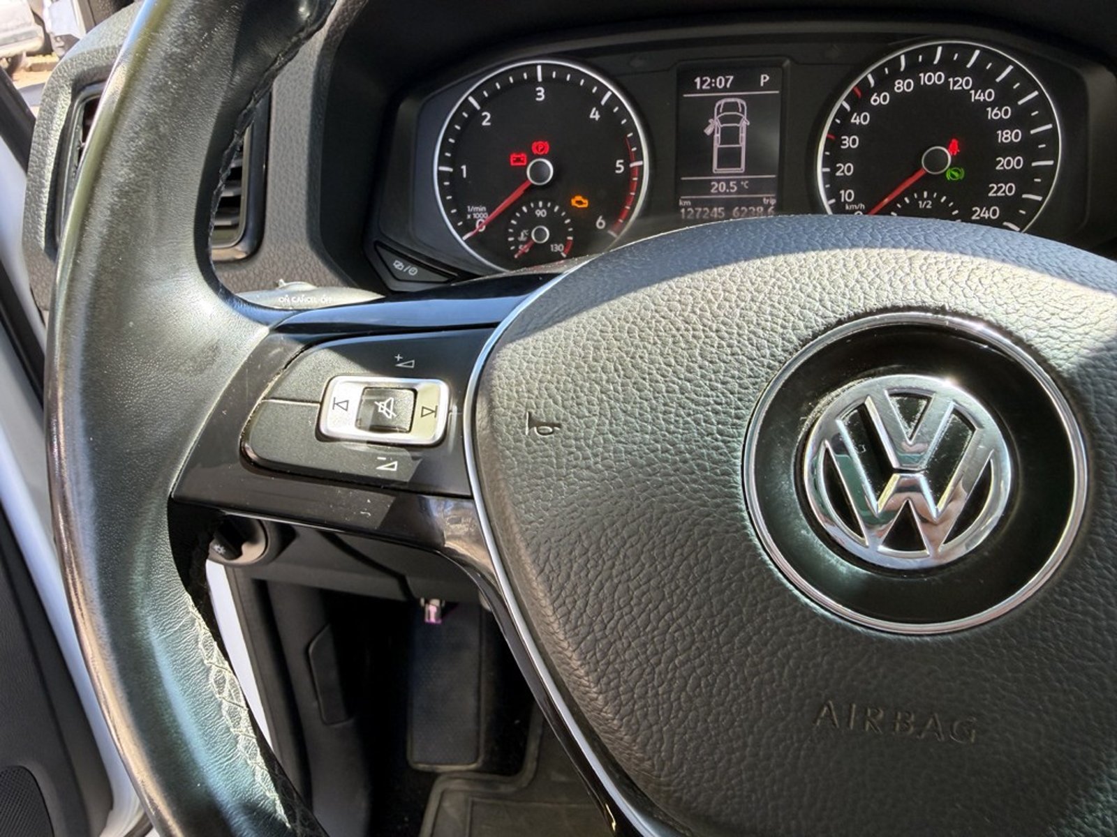 VOLKSWAGEN AMAROK 2.0 COMFORTLINE 2023 - Imagen 18 de 20