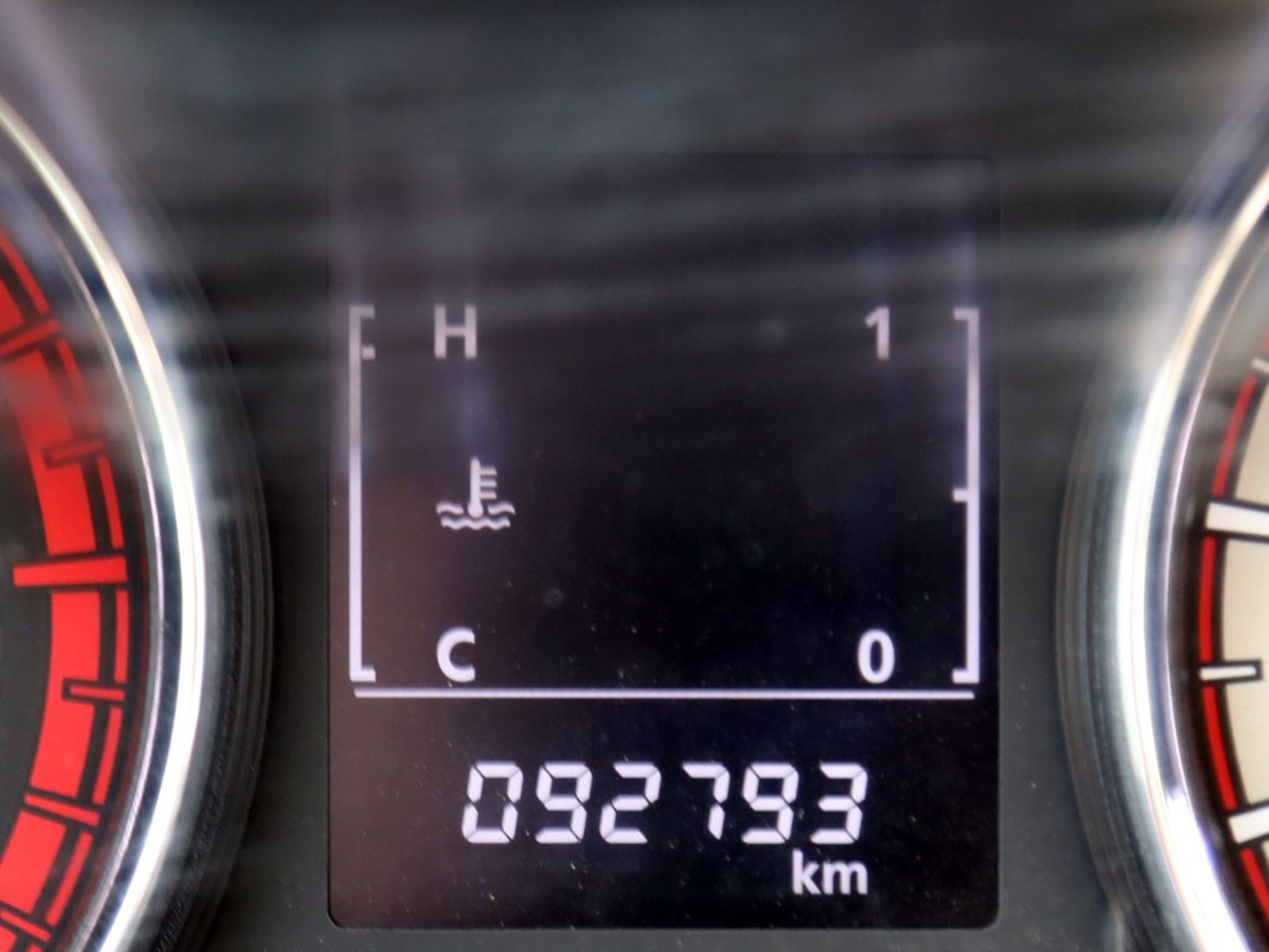 Mitsubishi L200 KATANA 2.4 4x4 MT 2023 - Imagen 16 de 20