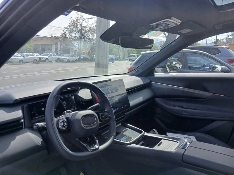 Lynk & Co 08 08 Pro 1.5T Hibrido 2027 - Imagen 9 de 16