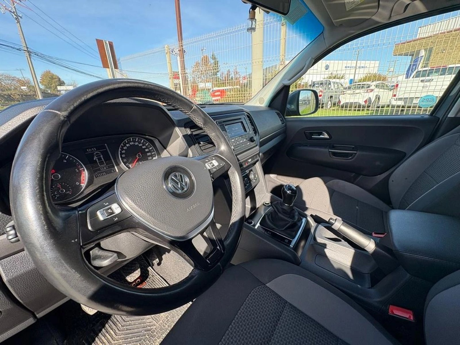VOLKSWAGEN AMAROK TRENDLINE 4X2 MT 2023 - Imagen 9 de 13
