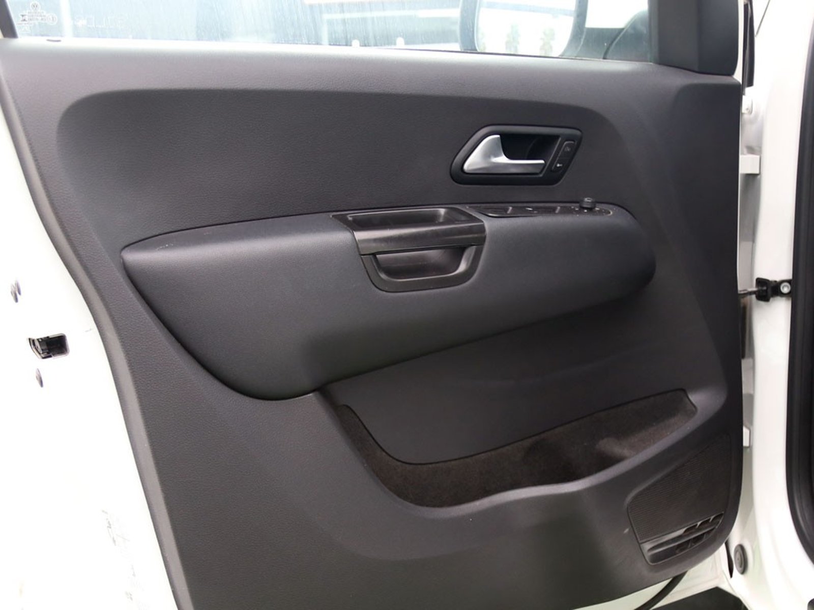 VOLKSWAGEN AMAROK 2.0 TREDLINE 4X4 MT 2023 - Imagen 10 de 20