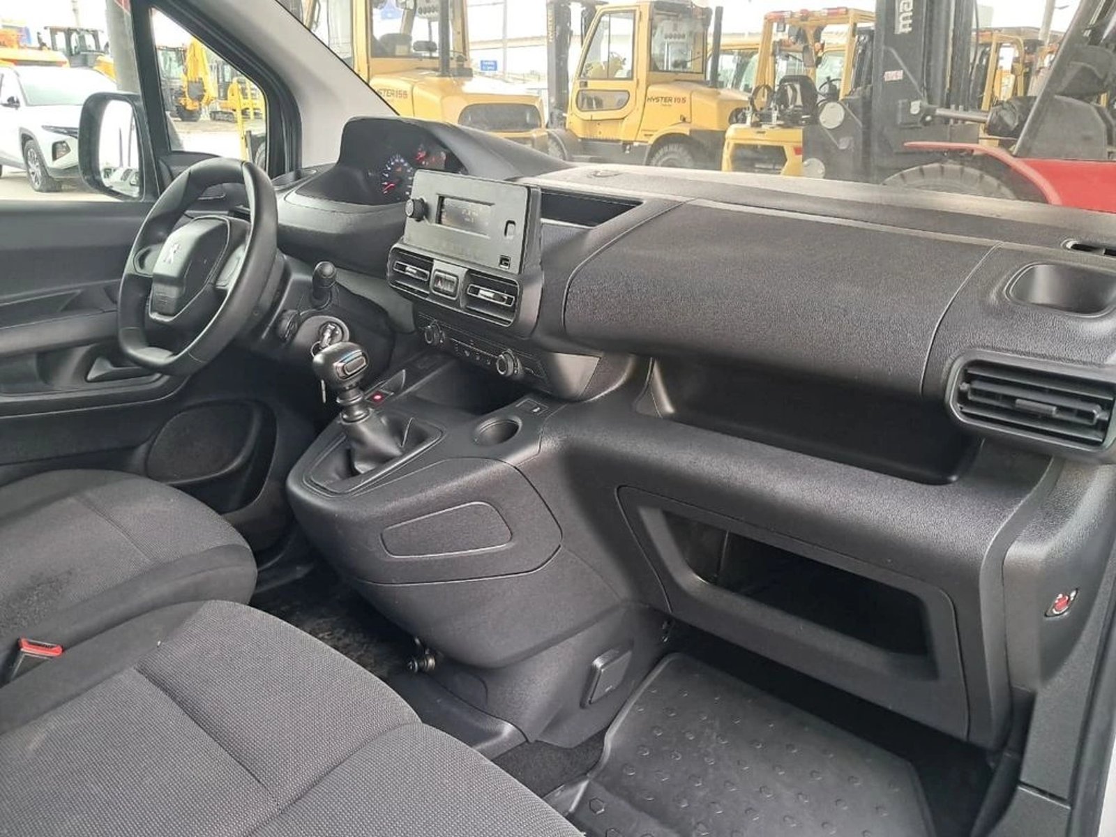 Peugeot PARTNER L1 1.5  HDI 4X2 MT 2023 - Imagen 15 de 19