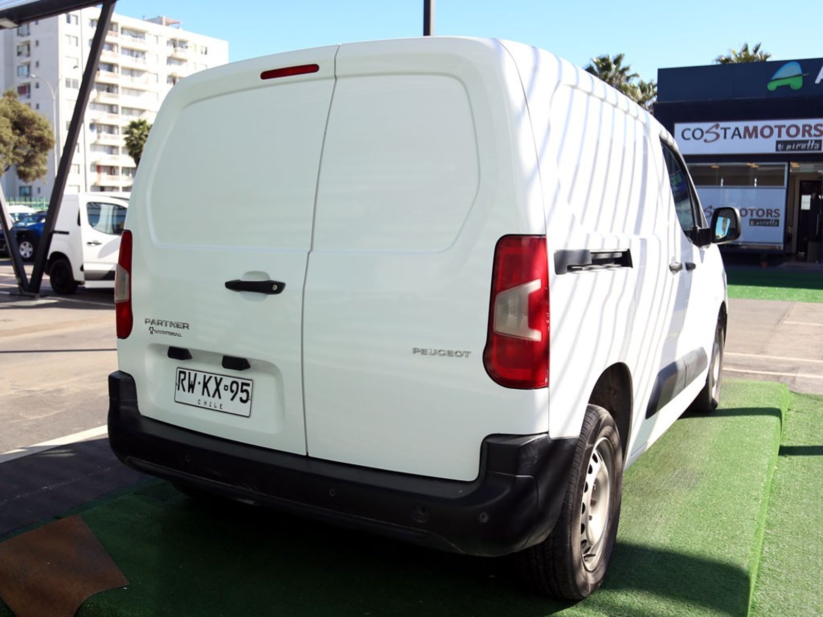 Peugeot PARTNER 1.6 L1 HDI DIESEL 4X2 90HP MT 5P 2022 - Imagen 8 de 20