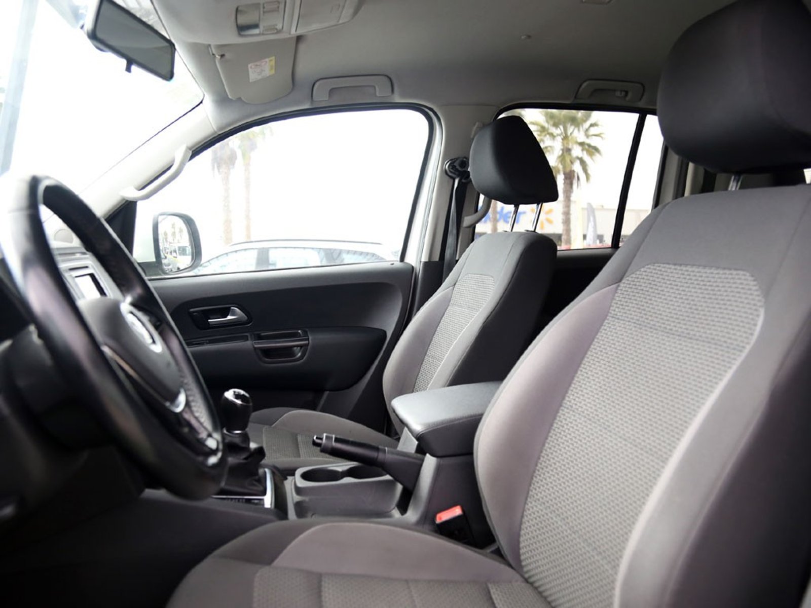 VOLKSWAGEN AMAROK 2.0 TREDLINE 4X4 MT 2023 - Imagen 13 de 20