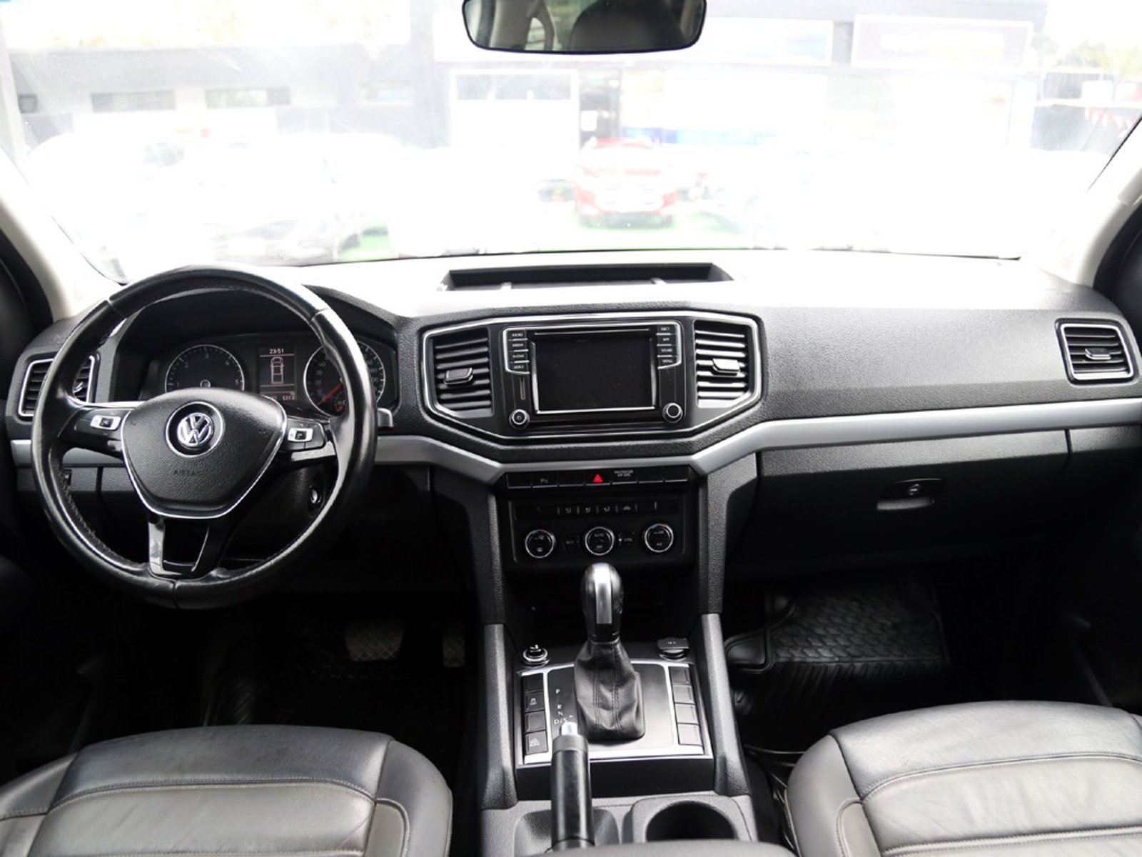 Volkswagen AMAROK HIGHLINE  2.0 AT 4X4 2023 - Imagen 17 de 20