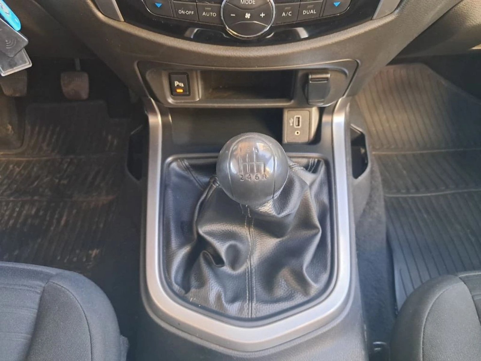 NISSAN NAVARA XE 2.3 4X2 MT DIESEL 2024 - Imagen 19 de 20