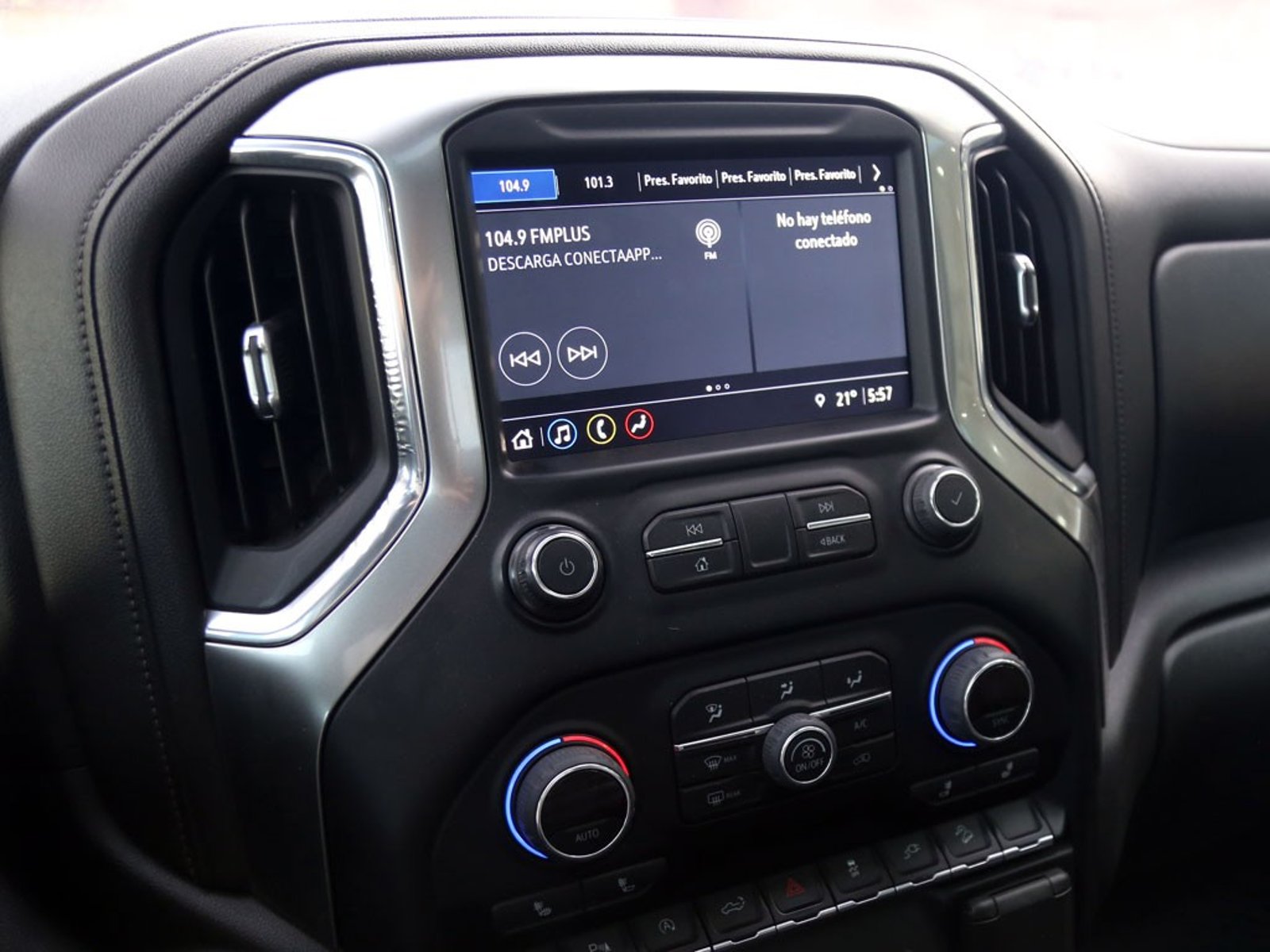 Chevrolet SILVERADO CC LTZ AT 4X4 DIESEL 2022 - Imagen 12 de 20