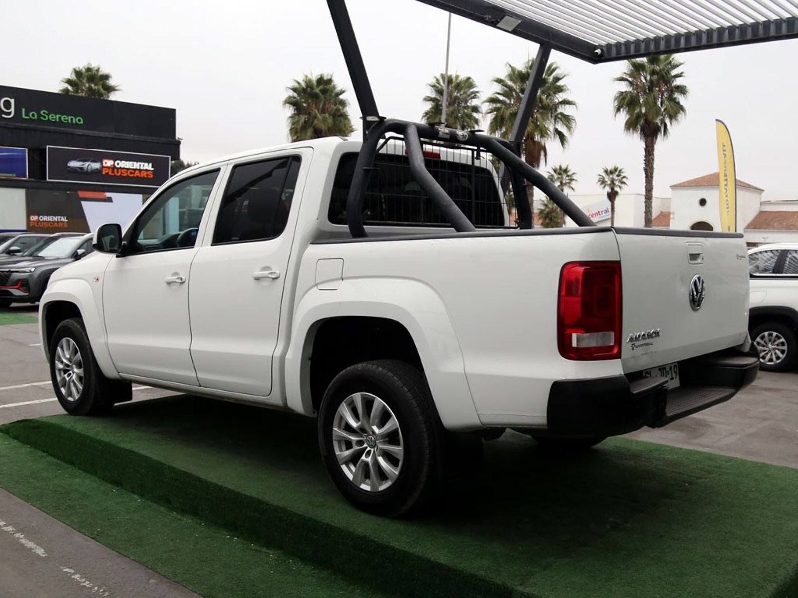 Volkswagen AMAROK TRENDLINE 2.0 DIESEL 4X2 T/M 2023 - Imagen 8 de 20