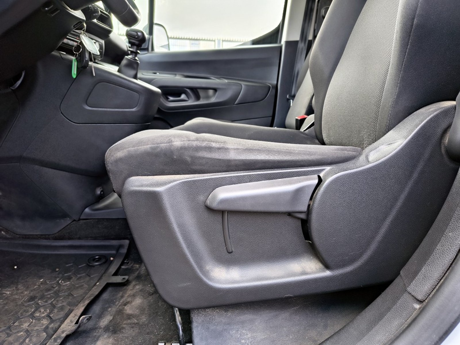 PEUGEOT PARTNER PARTNER L1 1.5 Diesel 4X2 T/M 2024 - Imagen 9 de 17