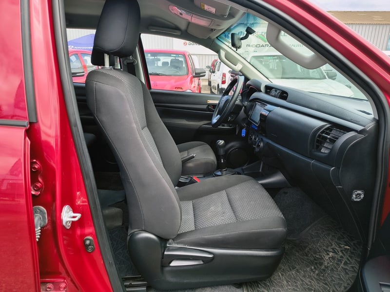 Toyota HILUX 2.4 Diesel 4x2 T/M 2023 - Imagen 19 de 20