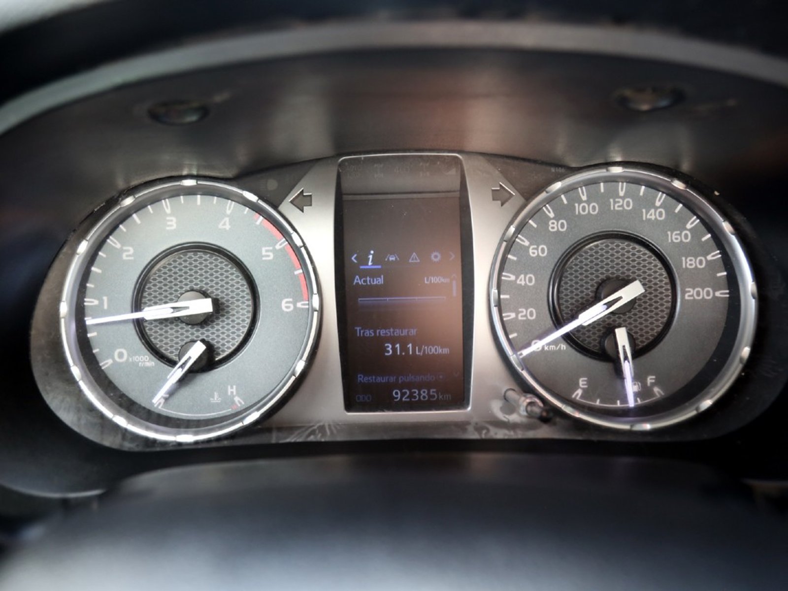 Toyota HILUX 2.4 DX 4x4 MT 2023 - Imagen 18 de 20