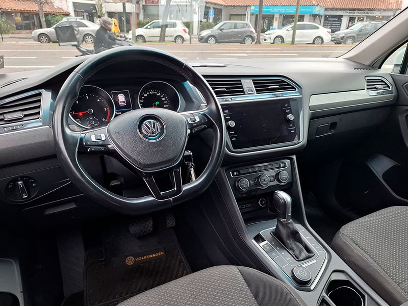 Volkswagen TIGUAN COMFORTLINE 4MOTION AT DIESEL 7 PASAJEROS 2020 - Imagen 10 de 20