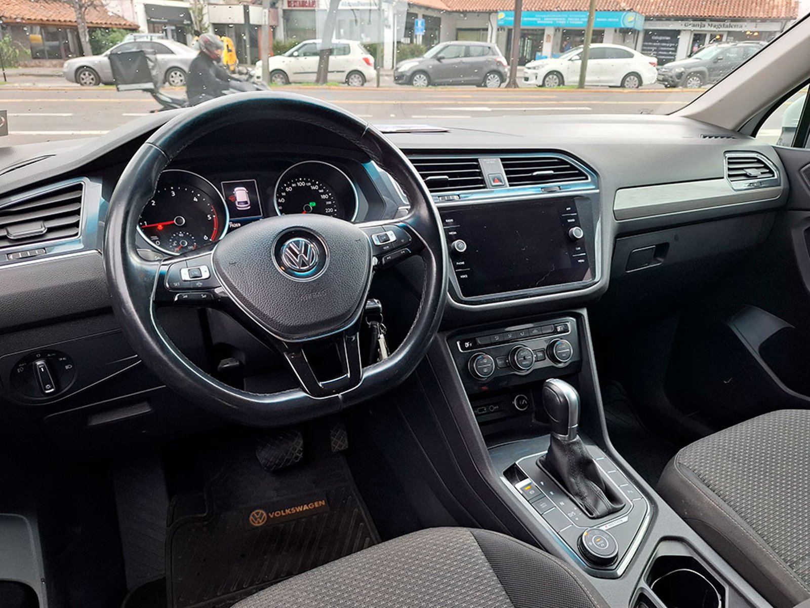 Volkswagen TIGUAN COMFORTLINE 4MOTION AT DIESEL 7 PASAJEROS 2020 - Imagen 10 de 20