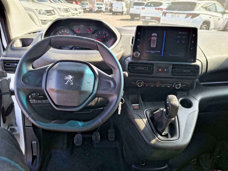 Peugeot PARTNER L2 1.6 Diesel 4x2 T/M 2023 - Imagen 12 de 18
