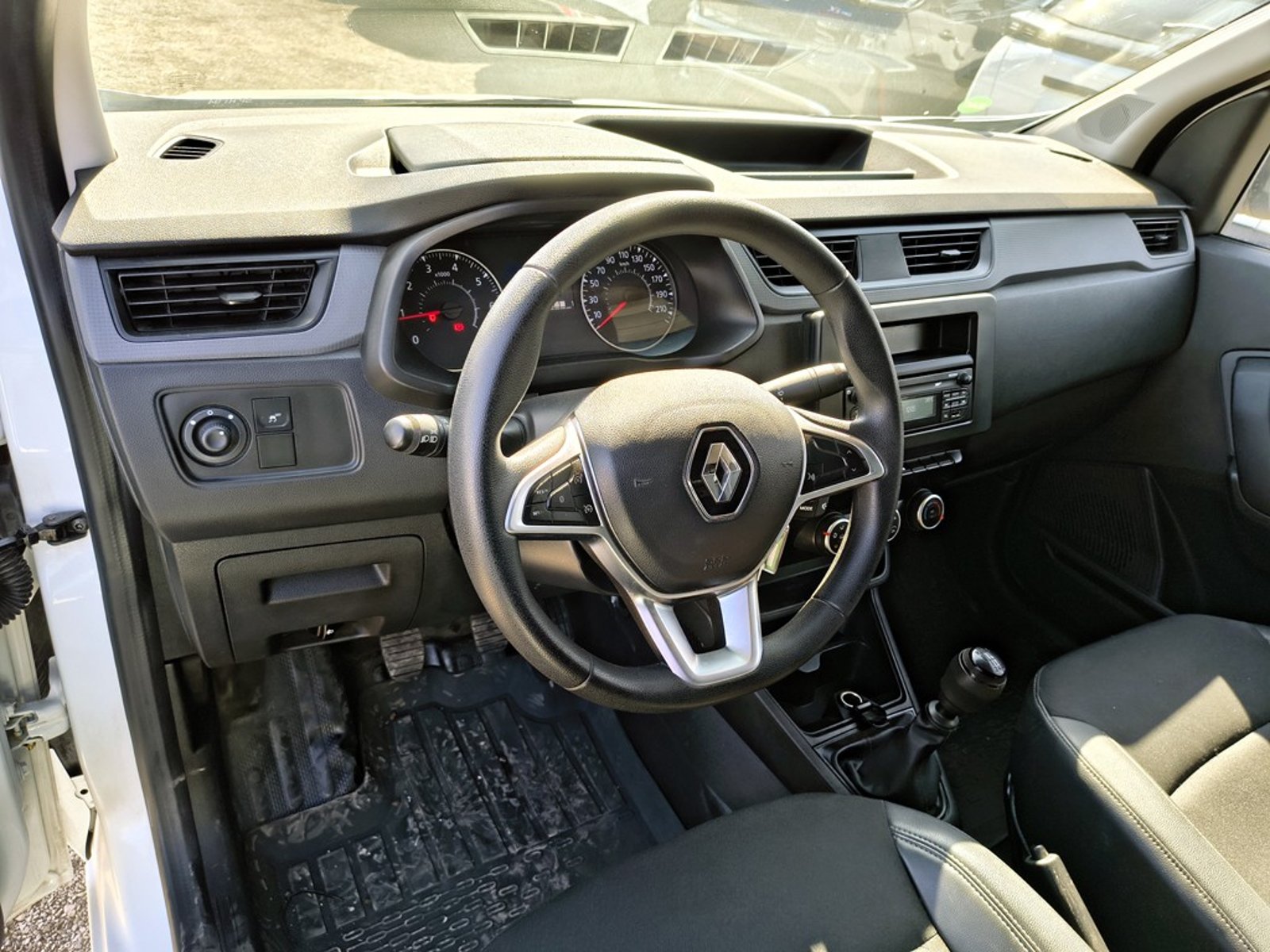 RENAULT EXPRESS 1.5 Diesel 4x2 T/M 2023 - Imagen 10 de 17
