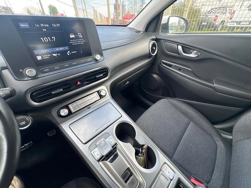 Hyundai KONA ELÉCTRICO OS AUT. 2023 - Imagen 9 de 12