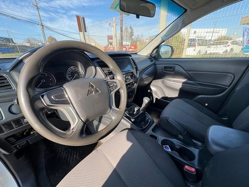 Mitsubishi L200 KATANA CR 4X2 2022 - Imagen 8 de 12