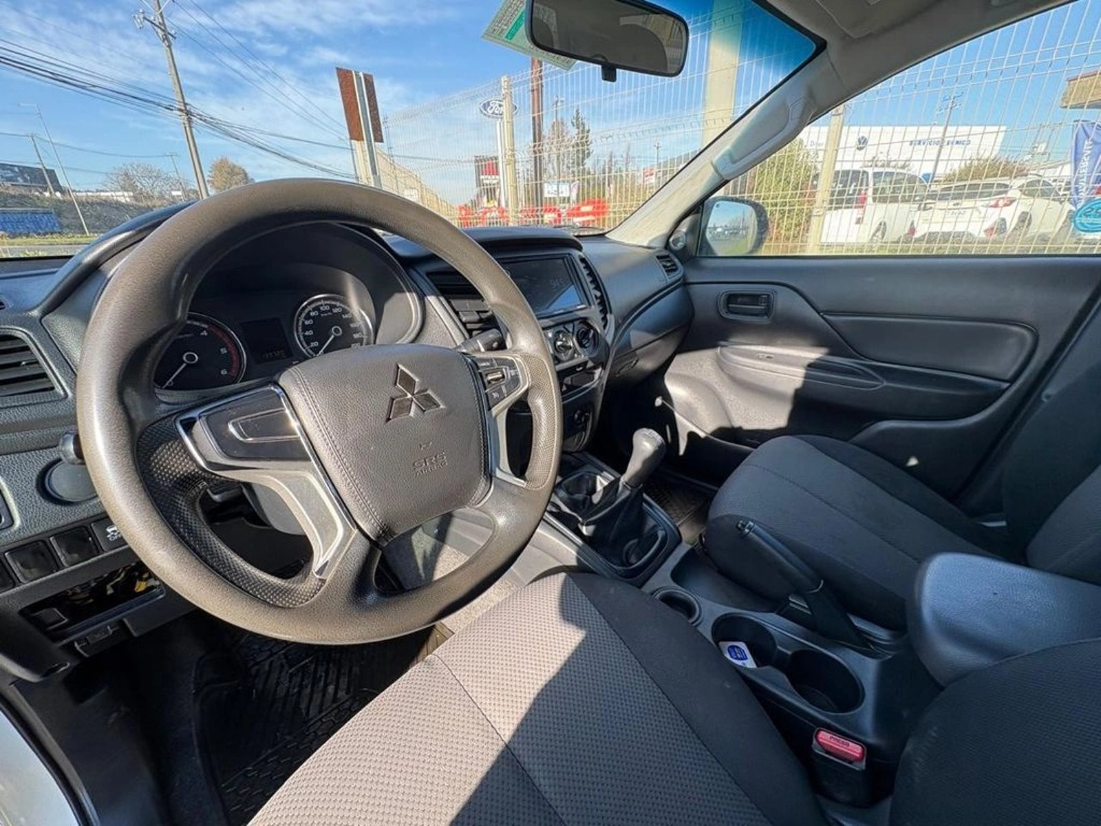 MITSUBISHI L200 KATANA CR 4X2 2022 - Imagen 8 de 12
