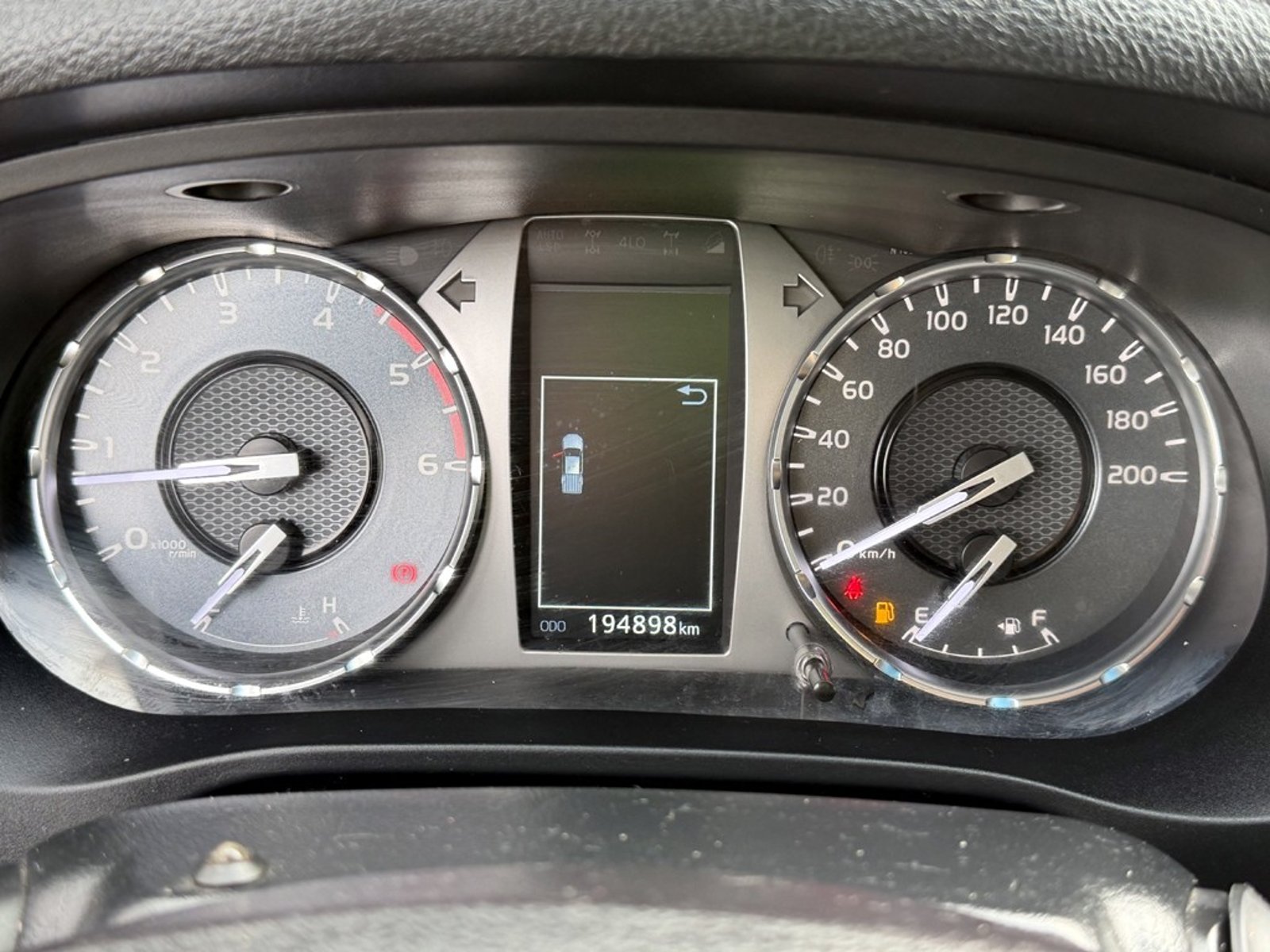 TOYOTA HILUX 2.4 DX 4X4 MT 2022 - Imagen 17 de 20