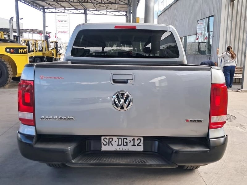 Volkswagen AMAROK COMFORTLINE 2.0 AT 4X4 2023 - Imagen 7 de 20