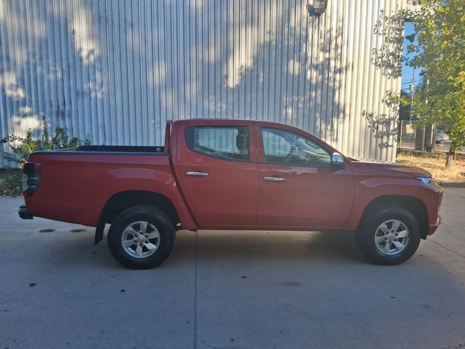 MITSUBISHI L200 KATANA CR 2.4 DC 4x2 2022 - Imagen 3 de 12