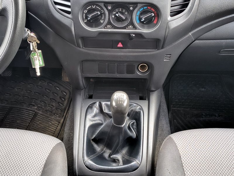 Mitsubishi L200 L200 KATANA 2.4 Diesel 4X2 T/M 2023 - Imagen 17 de 20