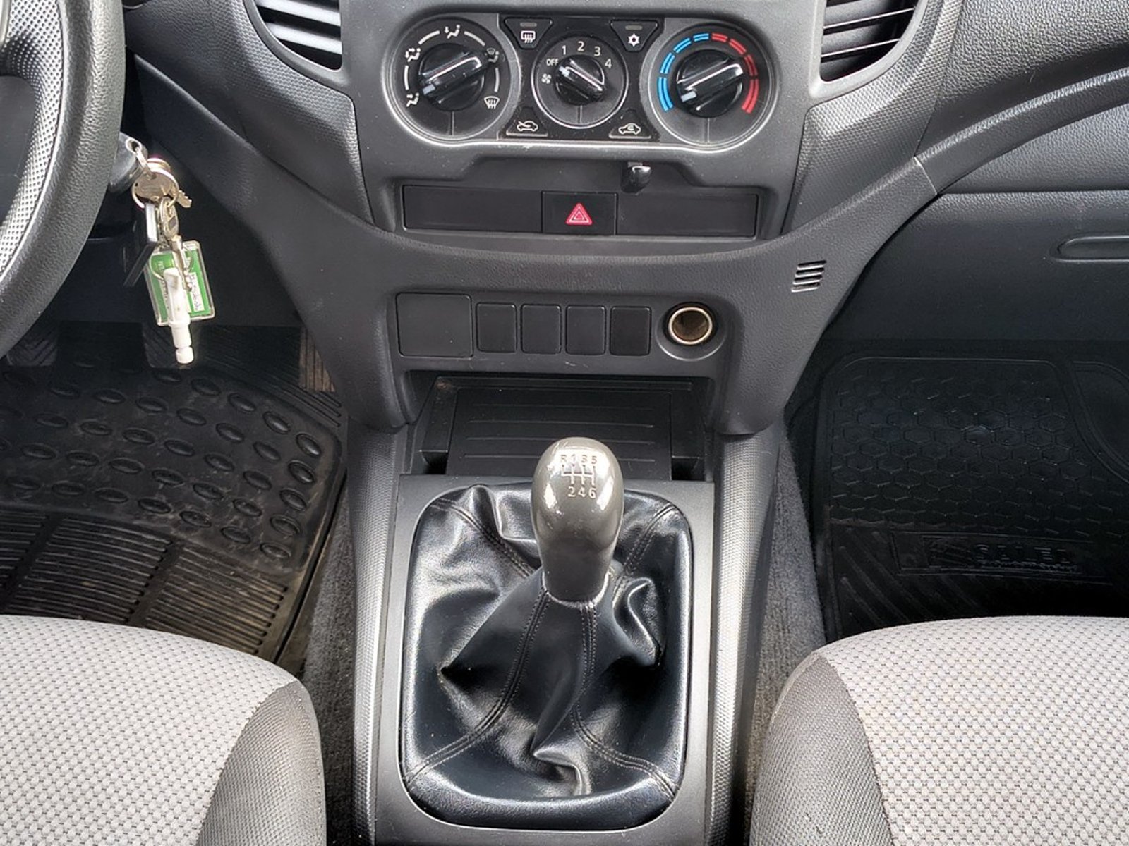Mitsubishi L200 L200 KATANA 2.4 Diesel 4X2 T/M 2023 - Imagen 17 de 20